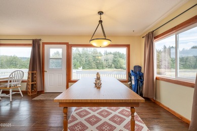 Fantastic opportunity to live and work in one location! Situated - photo 16