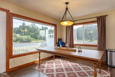 Fantastic opportunity to live and work in one location! Situated - photo 17