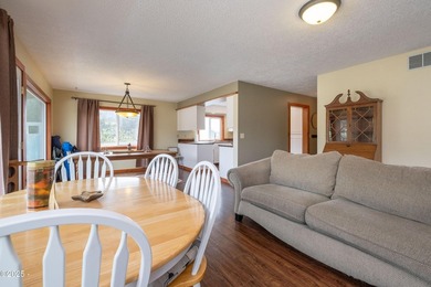 Fantastic opportunity to live and work in one location! Situated - photo 22