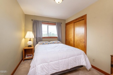 Fantastic opportunity to live and work in one location! Situated - photo 24