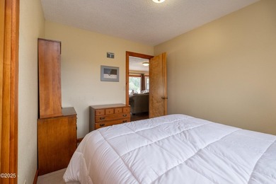 Fantastic opportunity to live and work in one location! Situated - photo 25