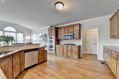 Welcome to this beautifully designed 5-bedroom, 4-bathroom home - photo 26