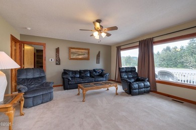 Fantastic opportunity to live and work in one location! Situated - photo 26