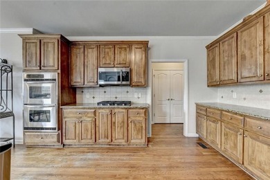 Welcome to this beautifully designed 5-bedroom, 4-bathroom home - photo 27