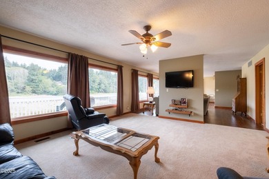 Fantastic opportunity to live and work in one location! Situated - photo 27