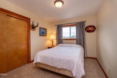 Fantastic opportunity to live and work in one location! Situated - photo 28