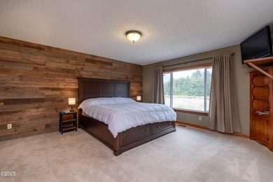 Fantastic opportunity to live and work in one location! Situated - photo 29