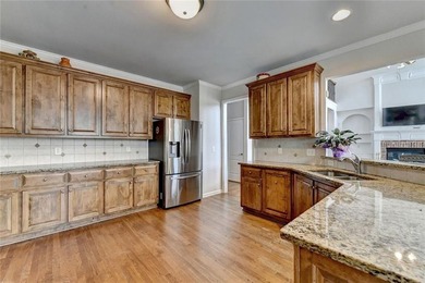 Welcome to this beautifully designed 5-bedroom, 4-bathroom home - photo 31