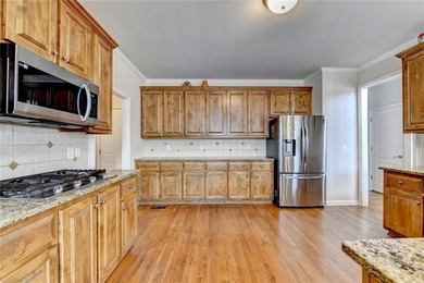 Welcome to this beautifully designed 5-bedroom, 4-bathroom home - photo 32