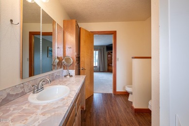 Fantastic opportunity to live and work in one location! Situated - photo 33
