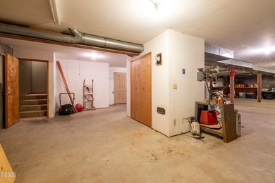 Fantastic opportunity to live and work in one location! Situated - photo 35