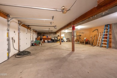 Fantastic opportunity to live and work in one location! Situated - photo 38