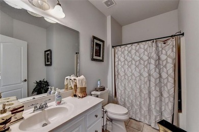 Welcome to this beautifully designed 5-bedroom, 4-bathroom home - photo 39