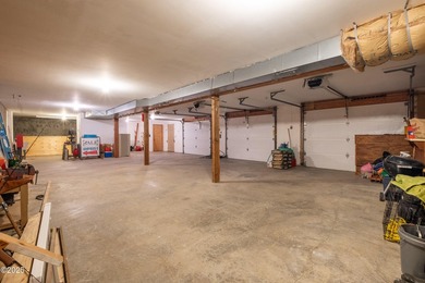Fantastic opportunity to live and work in one location! Situated - photo 39