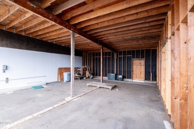 Fantastic opportunity to live and work in one location! Situated - photo 41
