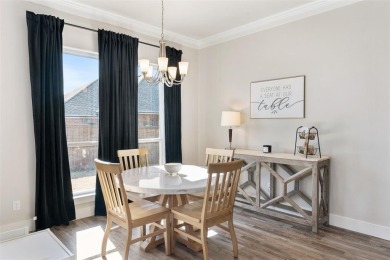 Quality Craftsmanship in a Prime Location! This stunning move-in - photo 8