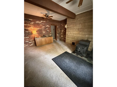 A country retreat property! 3-bedroom brick ranch home with - photo 15