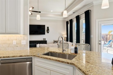 Quality Craftsmanship in a Prime Location! This stunning move-in - photo 14
