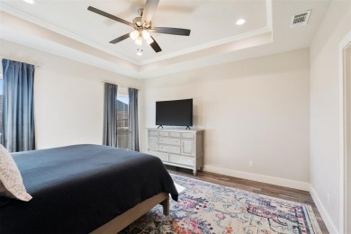 Quality Craftsmanship in a Prime Location! This stunning move-in - photo 16