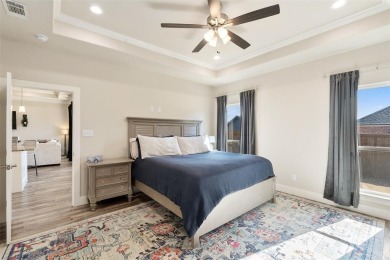 Quality Craftsmanship in a Prime Location! This stunning move-in - photo 17