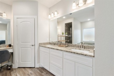 Quality Craftsmanship in a Prime Location! This stunning move-in - photo 18