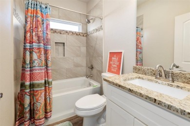 Quality Craftsmanship in a Prime Location! This stunning move-in - photo 22