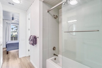 Welcome to Modern by the Sea/Green. You've never seen an - photo 28