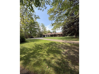 A country retreat property! 3-bedroom brick ranch home with - photo 30