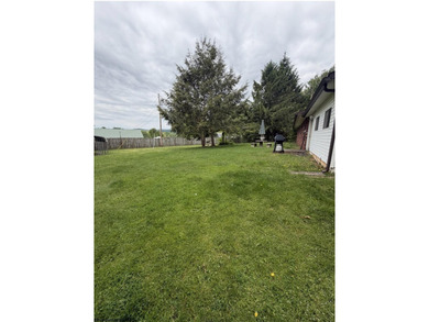 A country retreat property! 3-bedroom brick ranch home with - photo 35