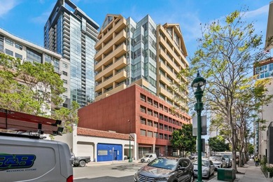 Welcome home to this stunningly renovated urban retreat at 350 W - photo 35
