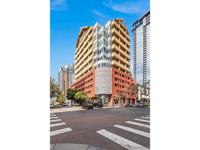 Welcome home to this stunningly renovated urban retreat at 350 W - photo 36