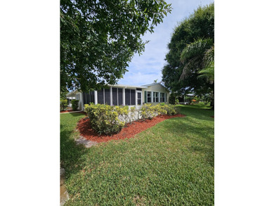 Well-designed Islander model home on a lovely, shaded golf front - photo 1