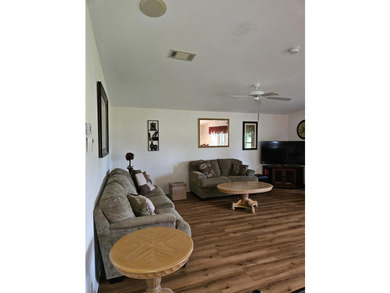 Well-designed Islander model home on a lovely, shaded golf front - photo 10