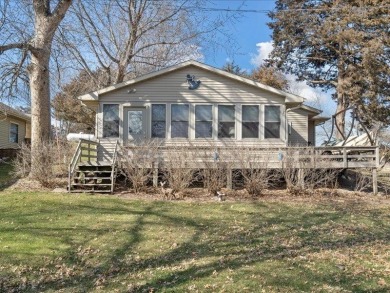 Lake Delhi Home For Sale in Manchester Iowa