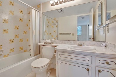 Bright Full Two Bedroom Corner With Water View On Par 3 Golf - photo 8