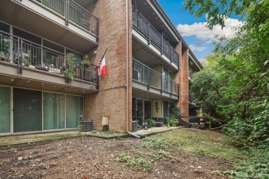 Lake Condo Sale Pending in Lisle, Illinois
