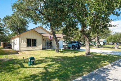 Beautiful One-Owner Coastal Retreat in Rockport/Lamar This - photo 1