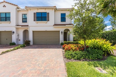 You will LOVE this stunning Lake Front Corner Townhouse. 3 - photo 1