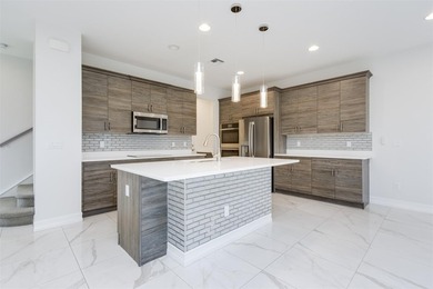 You will LOVE this stunning Lake Front Corner Townhouse. 3 - photo 4