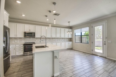 Beautifully upgraded 3BR/2.5BA two-story townhouse built in 2019 - photo 11