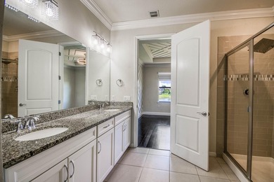 Beautifully upgraded 3BR/2.5BA two-story townhouse built in 2019 - photo 24