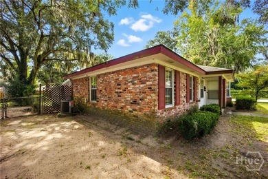 Three bedroom, brick ranch, centrally located on fully fenced - photo 27