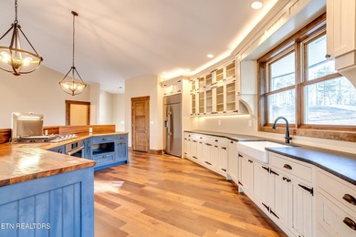 SELLER WILL ENTERTAIN ALL REASONABLE OFFERS. LAKEFRONT LUXURY - photo 27