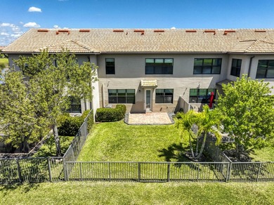 Beautifully upgraded 3BR/2.5BA two-story townhouse built in 2019 - photo 33