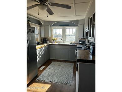 Cute inside-- two bed, two bath - vacation-type home. Recently - photo 4