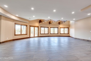 SELLER WILL ENTERTAIN ALL REASONABLE OFFERS. LAKEFRONT LUXURY - photo 48