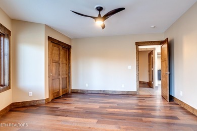 SELLER WILL ENTERTAIN ALL REASONABLE OFFERS. LAKEFRONT LUXURY - photo 51