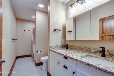 SELLER WILL ENTERTAIN ALL REASONABLE OFFERS. LAKEFRONT LUXURY - photo 53