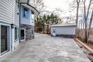 SELLER WILL ENTERTAIN ALL REASONABLE OFFERS. LAKEFRONT LUXURY - photo 58