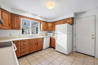 Enjoy exceptional privacy in this expandable Oakwood Lane - photo 7